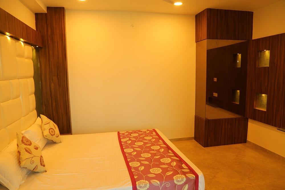 Hotel Lord Krishna Rohera Exterior foto